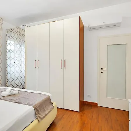 Апартаменты Navigli-duomo Large House Con Balcone Checkin H24 *