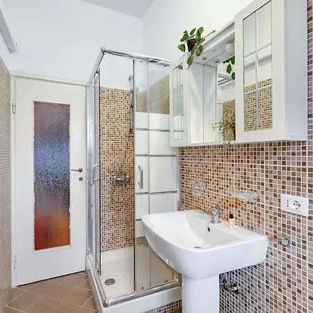 Апартаменты Navigli-duomo Large House Con Balcone Checkin H24 *
